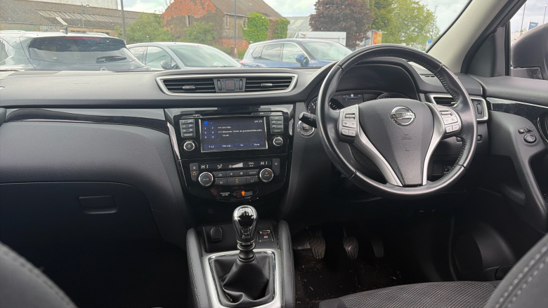 Nissan Qashqai 1.2 DiG-T N-Connecta 5dr Petrol Hatchback